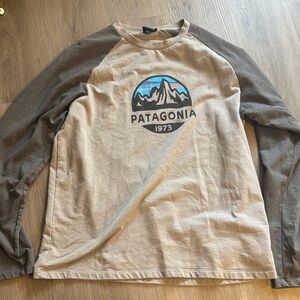 Patagonia Men's Grey Sweatshirt